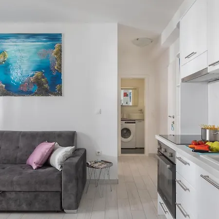 Hortenzija Apartment *