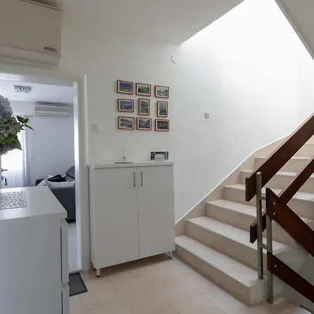 Hortenzija Apartment *