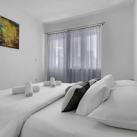 Hortenzija Apartment *