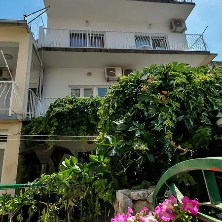 Hortenzija Apartment *