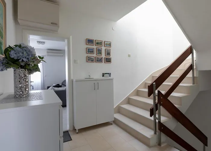 Hortenzija Apartment *